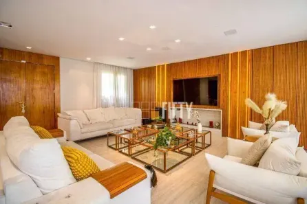 Casa de Condomínio com 4 Quartos para alugar, 550m² no Jardim Petrópolis, São Paulo