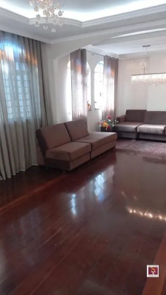 Casa com 4 quartos — Ouro Preto, Belo Horizonte