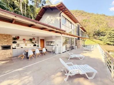 Casa de Condomínio com 5 Quartos para venda ou aluguel, 1700m² no Itaipava, Petrópolis