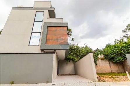 Sobrado com 3 Quartos à venda, 110m² no Uberaba, Curitiba
