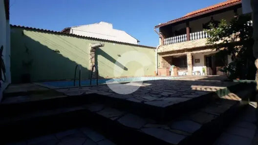 Casa com 6 Quartos à venda, 360m² no Piratininga, Niterói