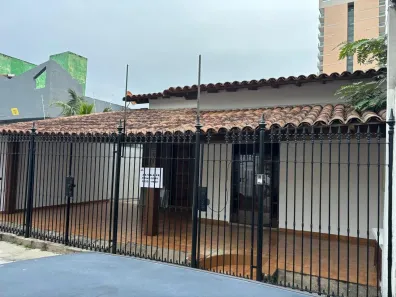 Casa com 3 Quartos para alugar, 100m² no Imbetiba, Macaé
