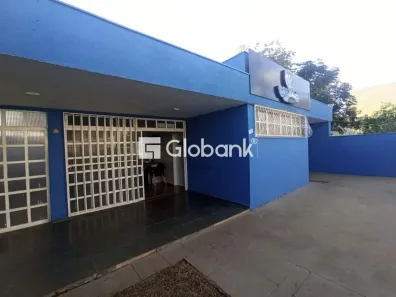 Casa com 3 Quartos à venda, 600m² no Centro, Montes Claros