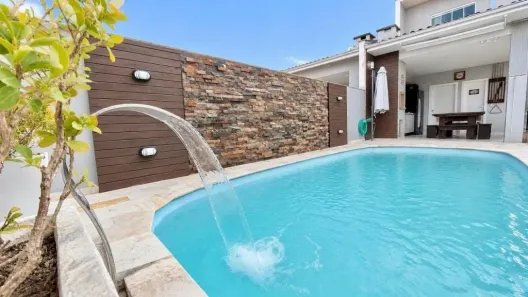 Sobrado com 3 Quartos à venda, 141m² no Floresta, Joinville