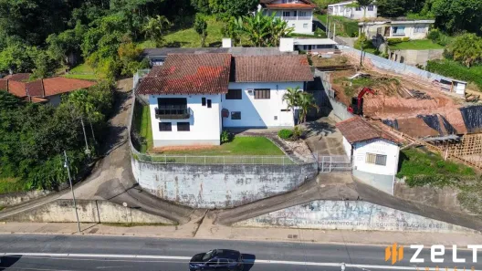 Casa com 4 Quartos para alugar, 347m² no Victor Konder, Blumenau