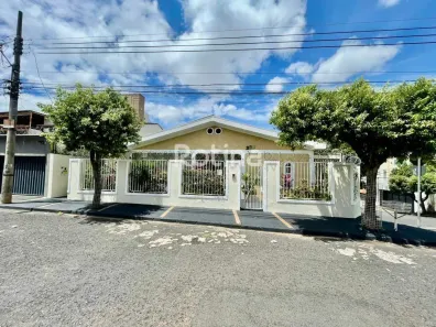 Casa com 3 Quartos para alugar, 244m² no Cazeca, Uberlândia