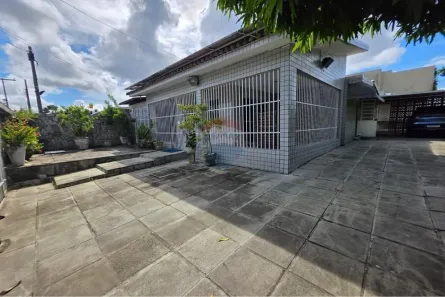 Casa com 4 Quartos para alugar, 302m² no Torrões, Recife