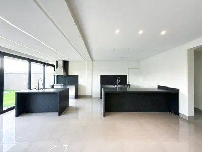 Casa de Condomínio com 3 Quartos à venda, 218m² no Jardins Barcelona, Senador Canedo