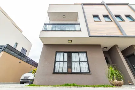 Sobrado com 4 Quartos à venda, 126m² no Boqueirão, Curitiba