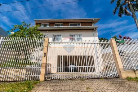 Casa com 3 Quartos à venda, 307m² no São Lourenço, Curitiba