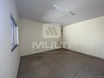 Casa com 1 Quarto para alugar, 342m² no Nossa Senhora das Graças, Uberlândia