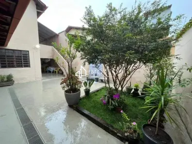 Casa com 3 Quartos à venda, 200m² no Caiçara-Adelaide, Belo Horizonte