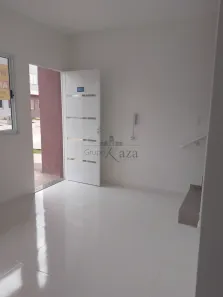 Casa de Condomínio com 2 Quartos para alugar, 75m² no Eugênio de Mello, São José dos Campos
