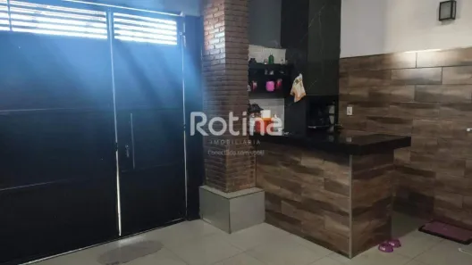 Casa com 3 Quartos para alugar, 80m² no Minas Gerais, Uberlândia
