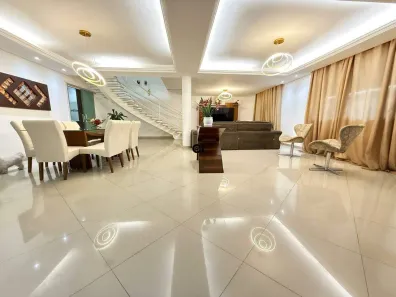 Casa com 3 Quartos à venda, 300m² no Cabral, Contagem