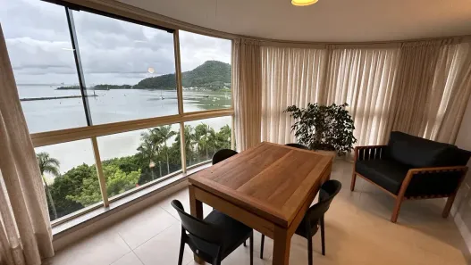 Apartamento com 4 Quartos para alugar, 220m² no Fazenda, Itajaí