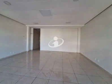 Sala Comercial para alugar, 217m² no Osvaldo Rezende, Uberlândia
