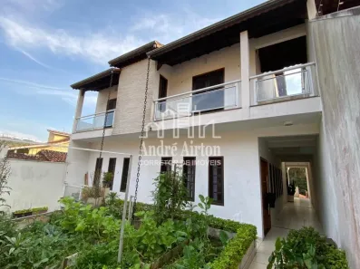 Sobrado com 4 Quartos à venda, 250m² no Jardim Santa Isabel, Itapecerica da Serra