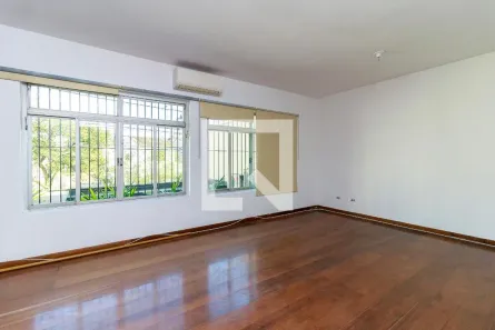 Casa com 3 Quartos à venda, 250m² no Vila Cordeiro, São Paulo