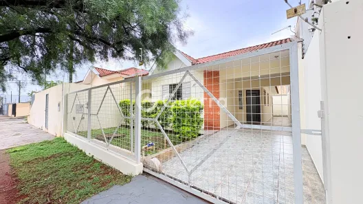 Casa com 3 Quartos para alugar, 130m² no Jardim Verônica, Maringá