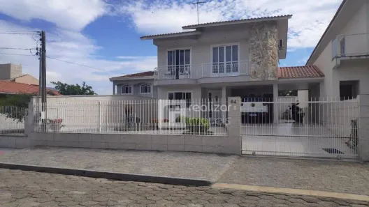 Casa com 3 Quartos à venda, 240m² no Centro, Palhoça