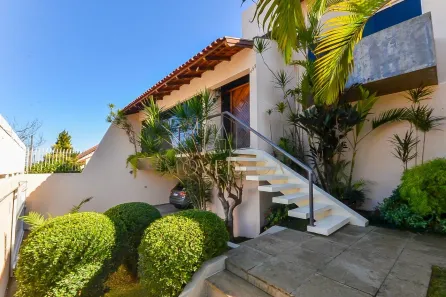 Casa com 5 Quartos à venda, 370m² no Guabirotuba, Curitiba