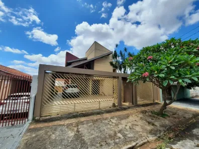 Casa com 3 Quartos à venda, 130m² no Jardim Tókio, Londrina