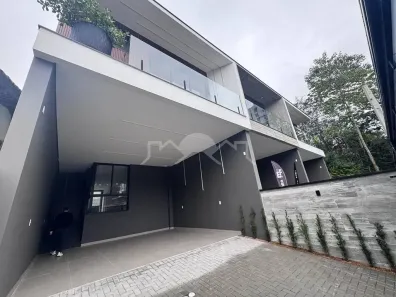 Sobrado com 3 Quartos à venda, 162m² no Anita Garibaldi, Joinville