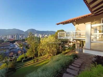 Casa com 4 Quartos para alugar, 304m² no Vila Nova, Jaraguá do Sul