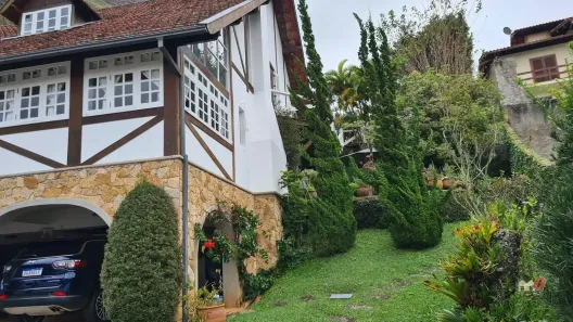 Casa com 3 Quartos à venda, 300m² no Retiro, Petrópolis