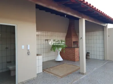 Casa com 4 Quartos à venda, 300m² no Santa Mônica, Uberlândia