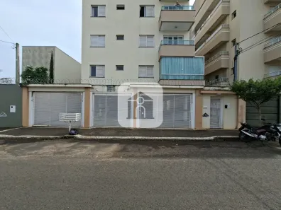 Apartamento com 2 Quartos para alugar, 52m² no Segismundo Pereira, Uberlândia