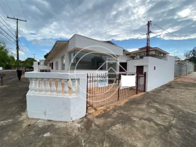 Imóvel Comercial com 3 Quartos para alugar, 10m² no Centro, Marília