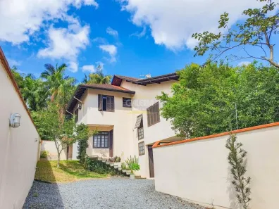 Sobrado com 3 Quartos à venda, 236m² no Bom Retiro, Joinville