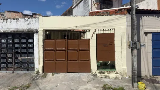 Casa com 2 Quartos para alugar, 80m² no Farias Brito, Fortaleza