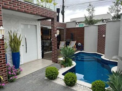 Casa com 2 Quartos para alugar, 99m² no Guanabara, Joinville