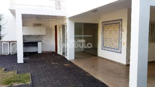 Casa com 3 Quartos para alugar, 523m² no Morada da Colina, Uberlândia