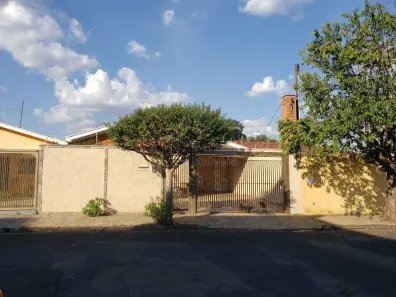 Casa com 3 Quartos à venda, 273m² no Jardim Silvânia (Vila Xavier), Araraquara
