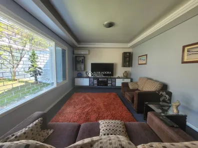 Casa com 4 Quartos à venda, 248m² no Medianeira, Porto Alegre