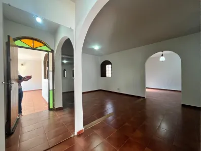 Casa com 4 Quartos para alugar, 250m² no Patrimônio, Uberlândia