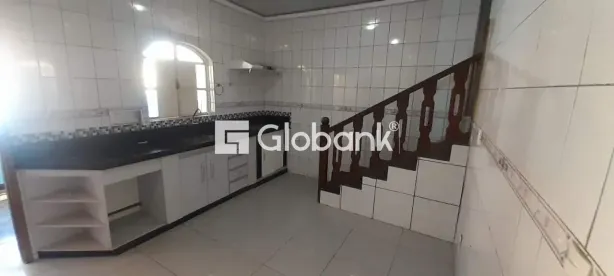 Sobrado com 3 Quartos à venda, 12m² no Vila Sumaré, Montes Claros