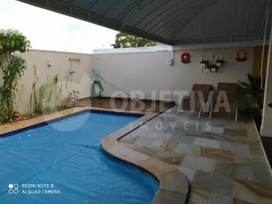 Casa de Condomínio com 4 Quartos à venda, 300m² no Aclimação, Uberlândia