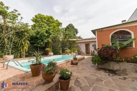 Casa com 3 Quartos à venda, 300m² no Cristal, Porto Alegre