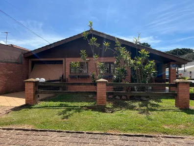Casa com 3 Quartos para alugar, 180m² no Uvaranas, Ponta Grossa