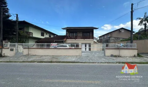 Sobrado com 2 Quartos à venda, 180m² no Bom Retiro, Joinville