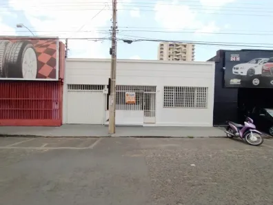 Casa com 3 Quartos para alugar, 90m² no Nossa Senhora Aparecida, Uberlândia