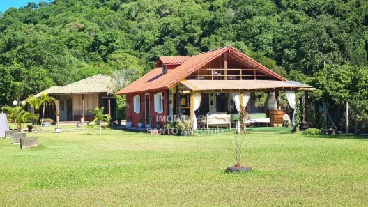 Fazenda/Sítio com 4 Quartos à venda, 281m² no Sambaqui, Florianópolis
