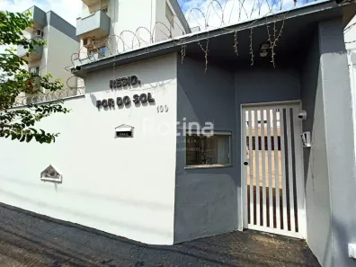 Apartamento com 3 Quartos para alugar, 85m² no Alto Umuarama, Uberlândia