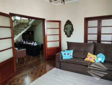 Sobrado com 4 Quartos à venda, 261m² no Centro, Taubaté
