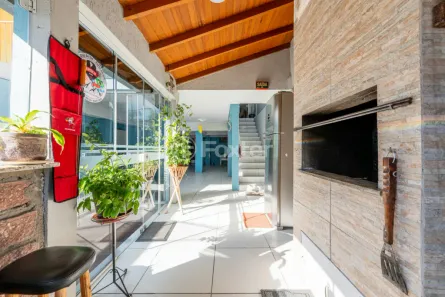 Casa com 3 Quartos à venda, 257m² no Medianeira, Porto Alegre